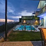 Villa Montana 2 *