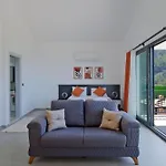 Villa Montana 2 *